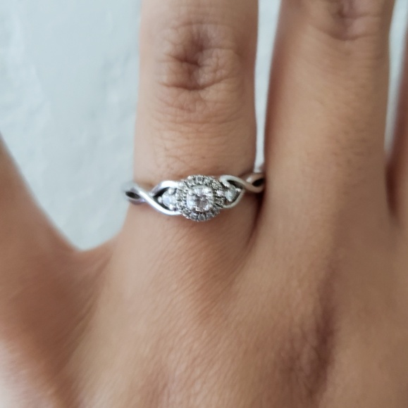 * SOLD * Simple diamond ring - Picture 3 of 5